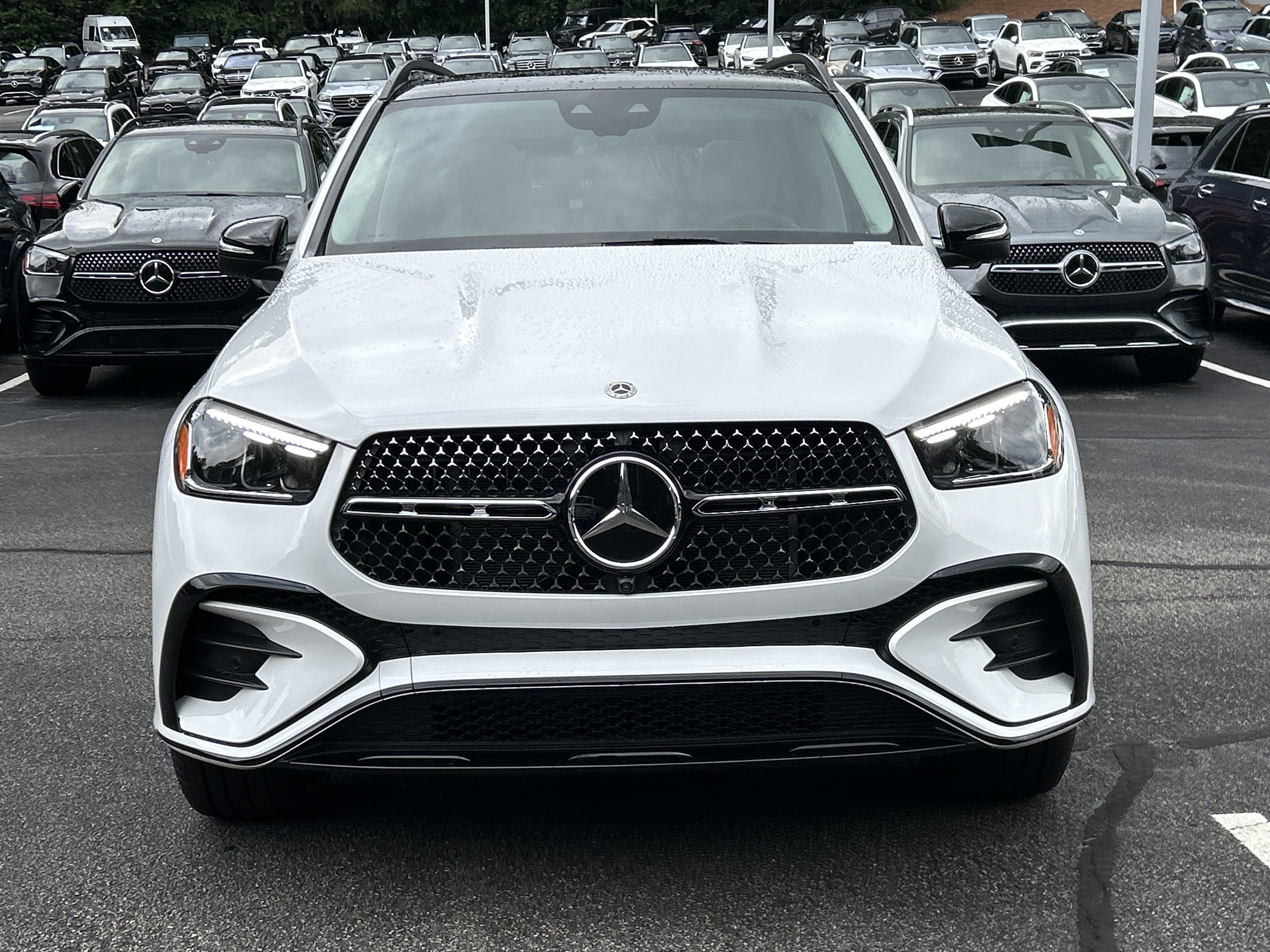 New 2026 MANUFAKTUR Moonlight White Metallic Mercedes-Benz GLE 450 4MATIC® SUV image 3
