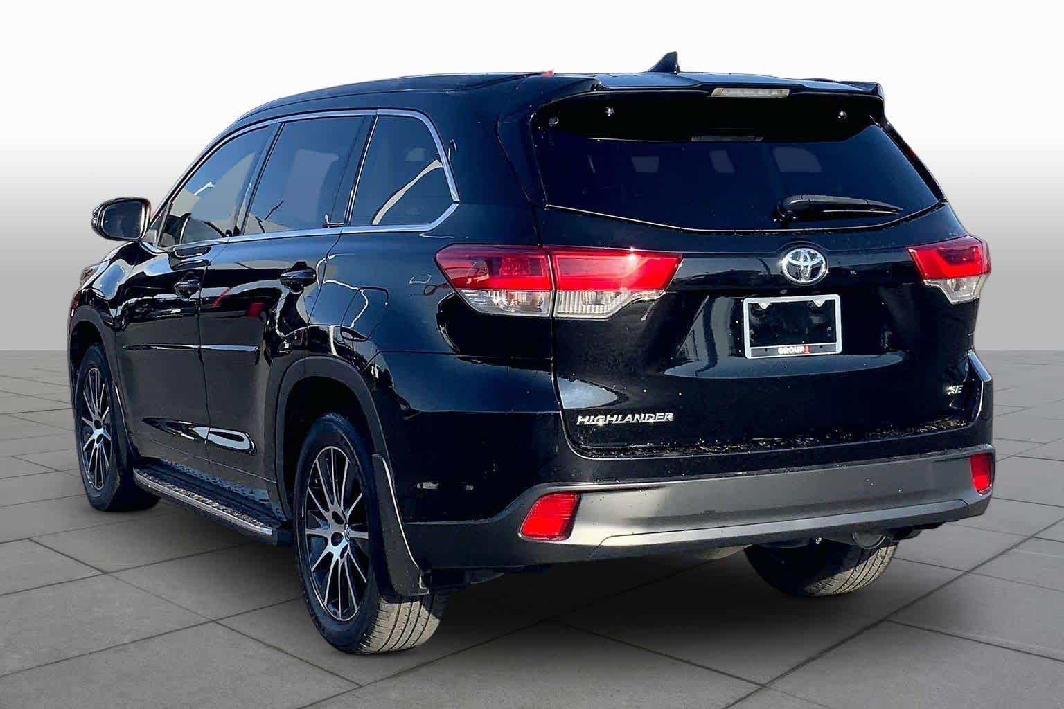 Used 2018 Midnight Black Metallic Toyota XLE image 12