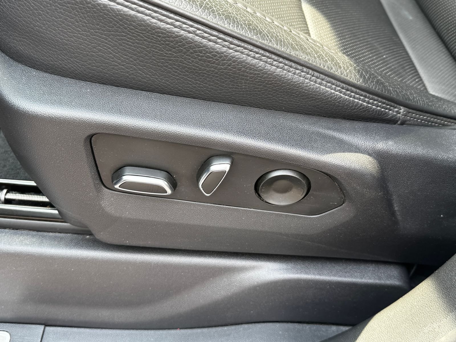 Used 2023 Sterling Metallic GMC Denali image 15
