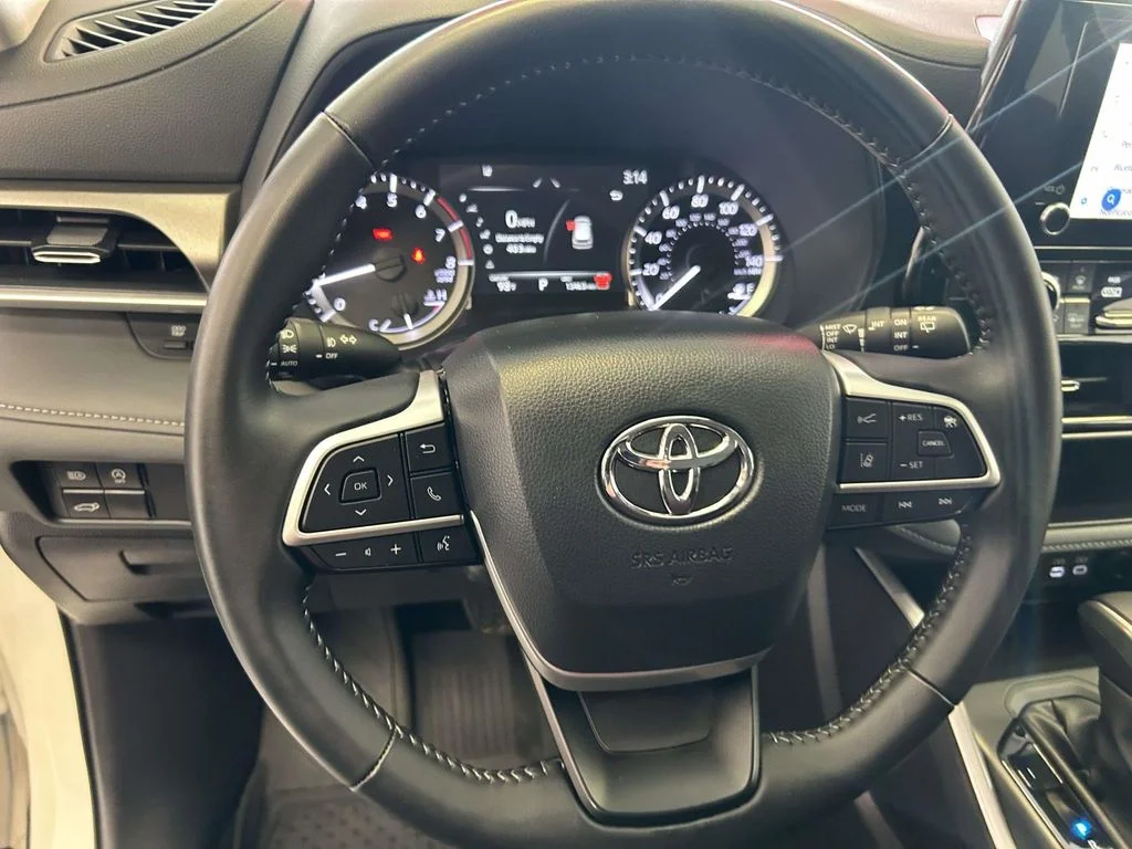 Used 2025 Beige Toyota LE image 18