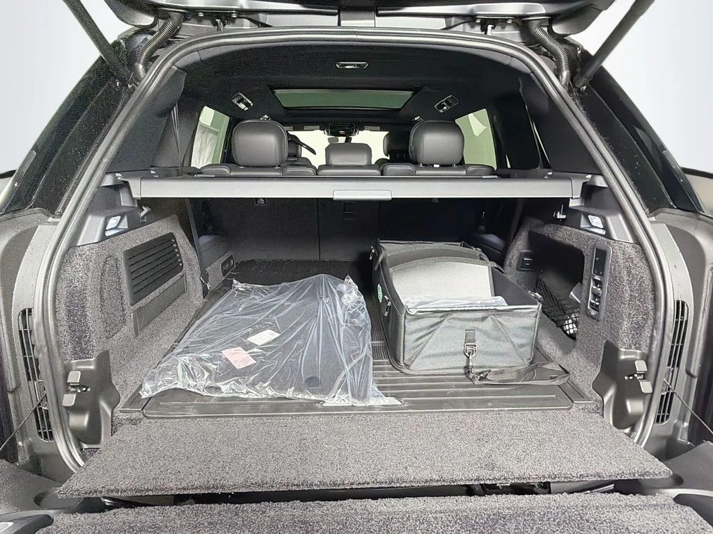 New 2026 Santorini Black Land Rover SE 7 Seats image 28