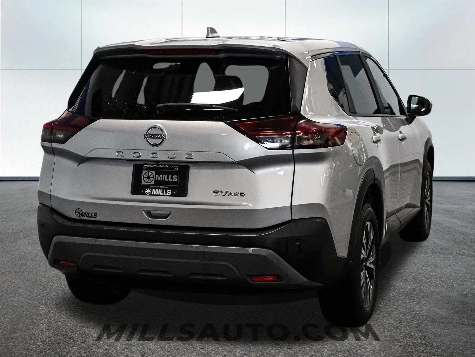 Used 2023 Silver Nissan SV Intelligent AWD image 8