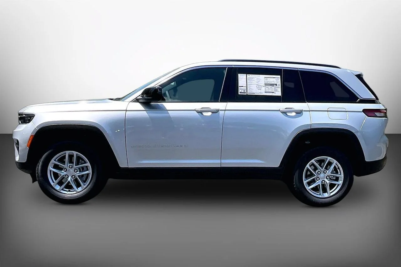 New 2026 Silver Zynith Jeep Laredo image 5