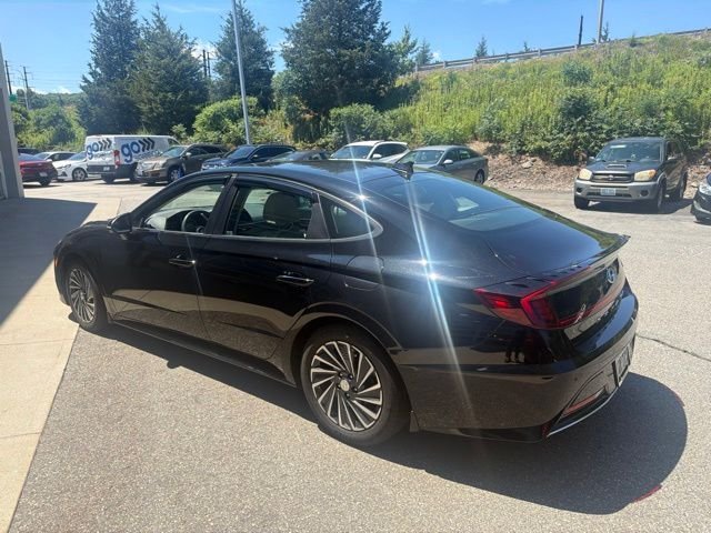 Used 2022 Black Hyundai Limited image 2