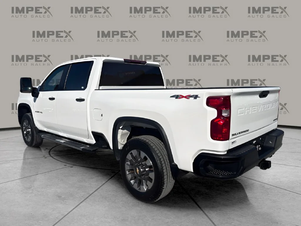Used 2024 White Chevrolet Custom image 3