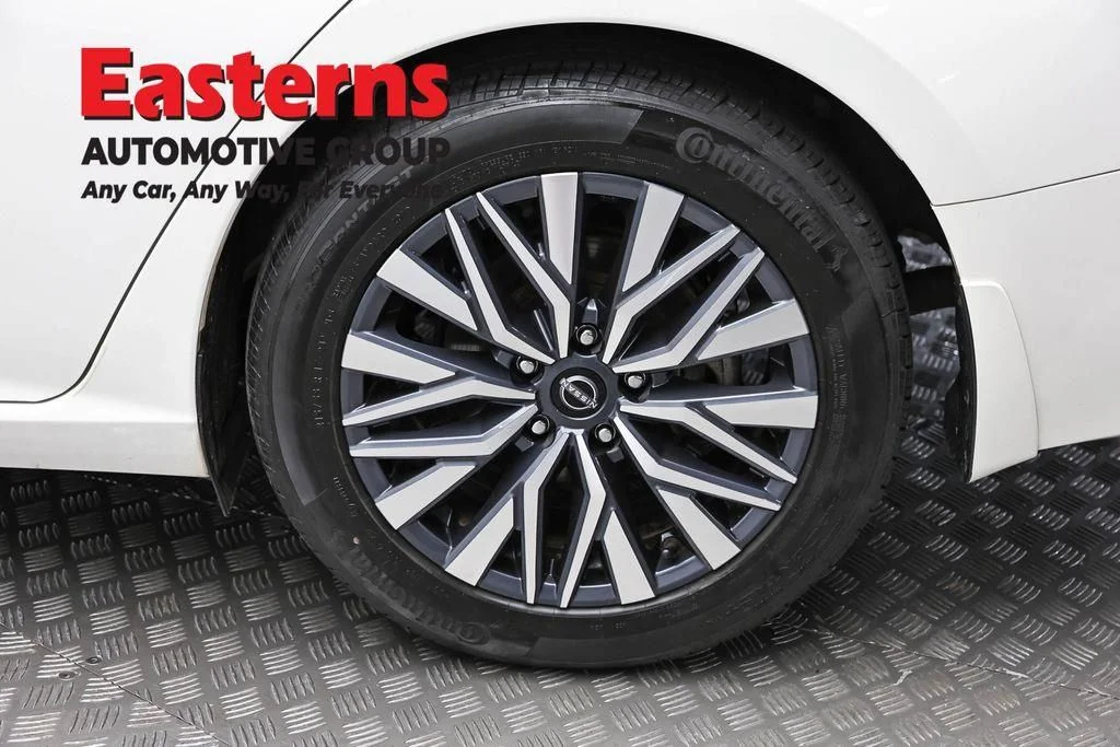 Used 2024 White Nissan 2.5 SV image 10