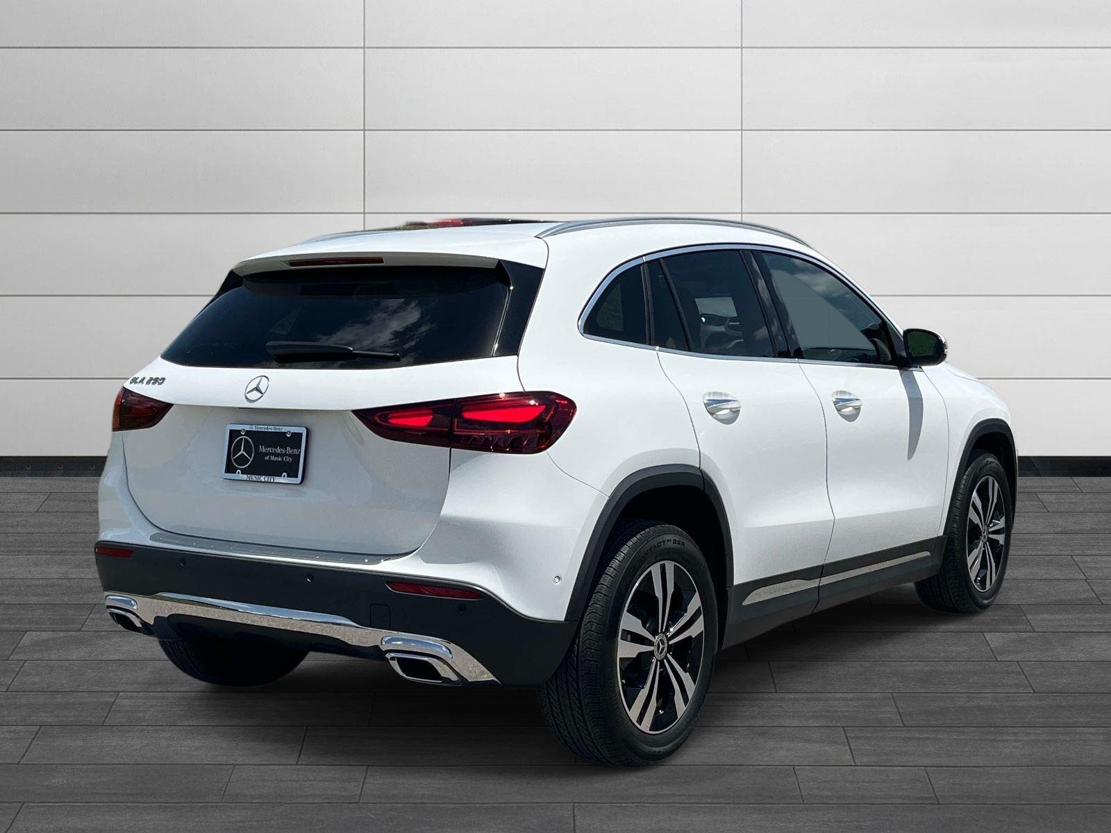 Certified Used 2025 Polar White Mercedes-Benz GLA 250 image 3