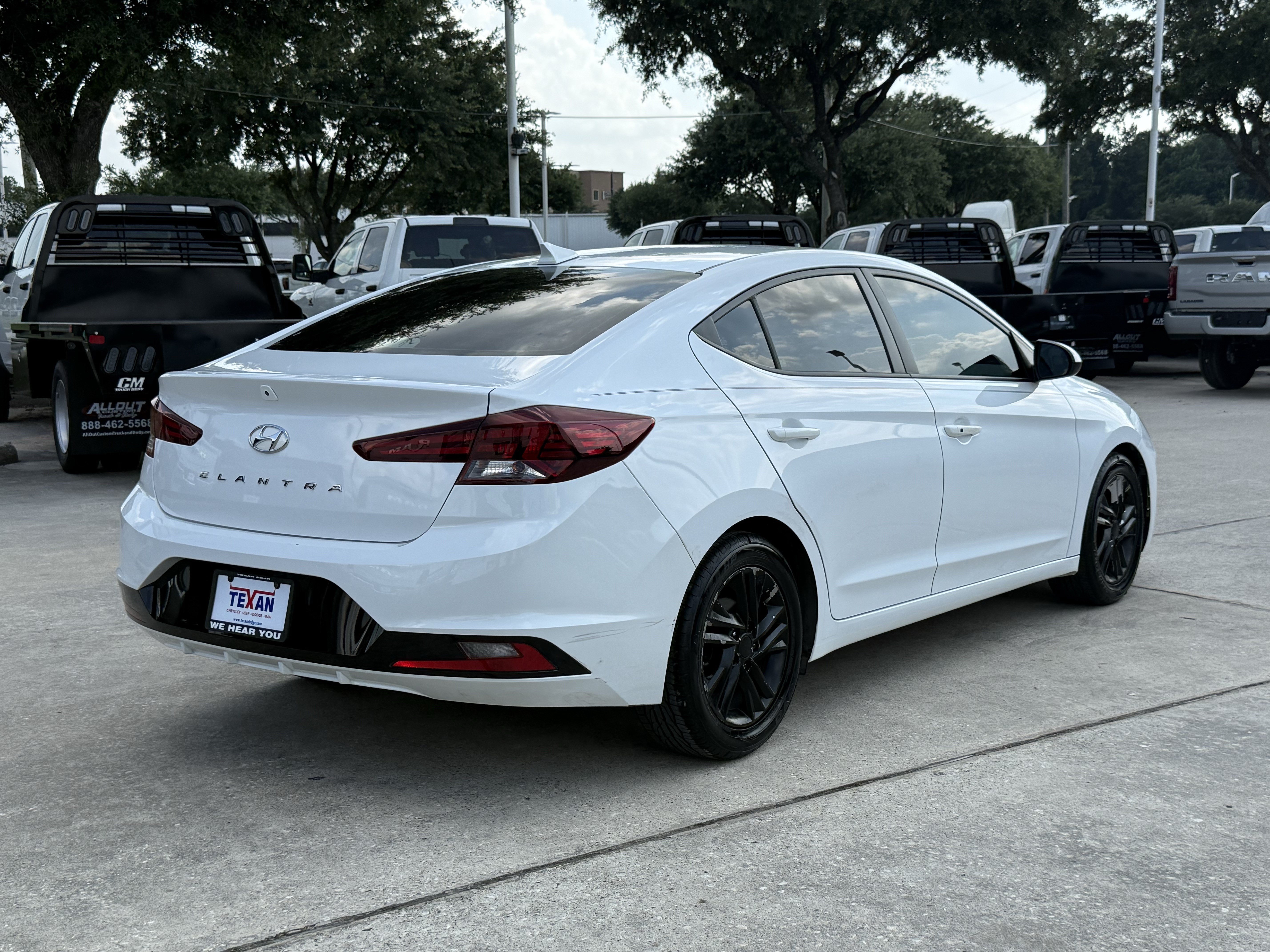 Used 2020 Quartz White Pearl Hyundai Value Edition image 4