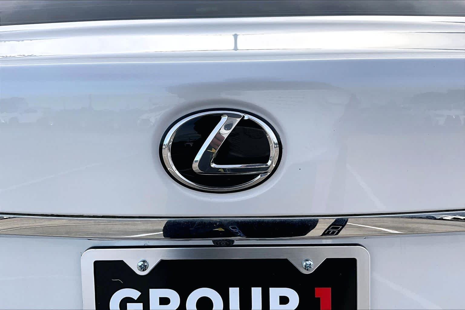Used 2020 Eminent White Pearl Lexus  image 30