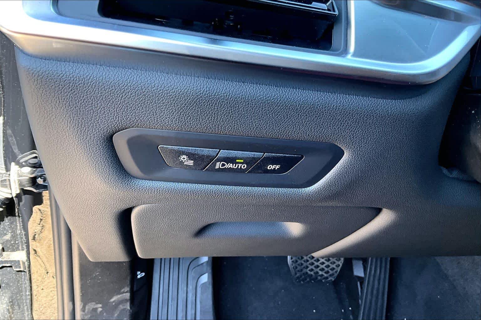 New 2026 Black Sapphire Metallic BMW xDrive40i image 18
