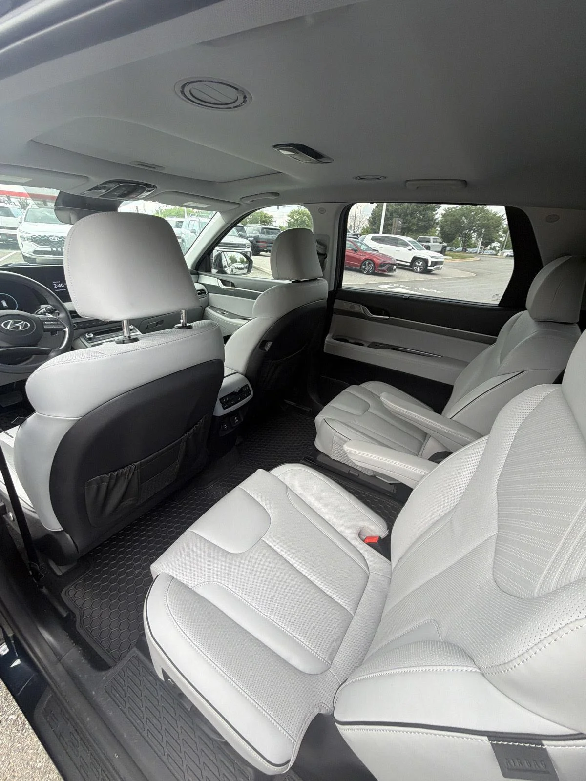 Used 2023 Moonlight Cloud Hyundai SEL image 17