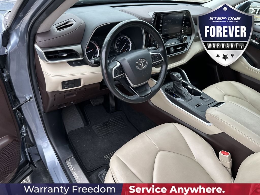 Used 2022  Toyota XLE image 13
