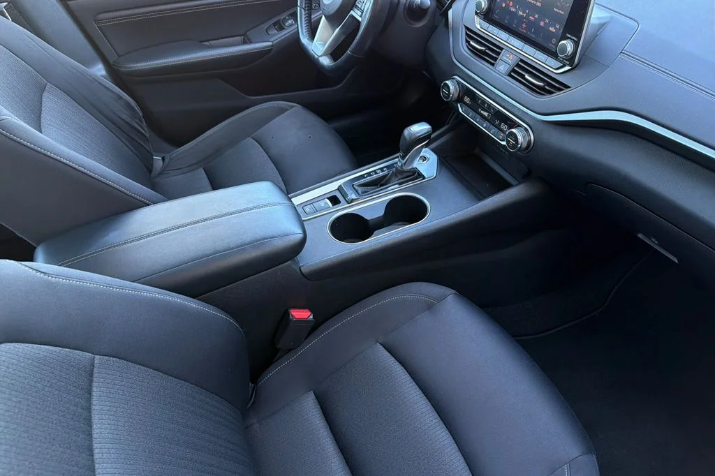 Used 2019 Brilliant Silver Metallic Nissan 2.5 SV image 17