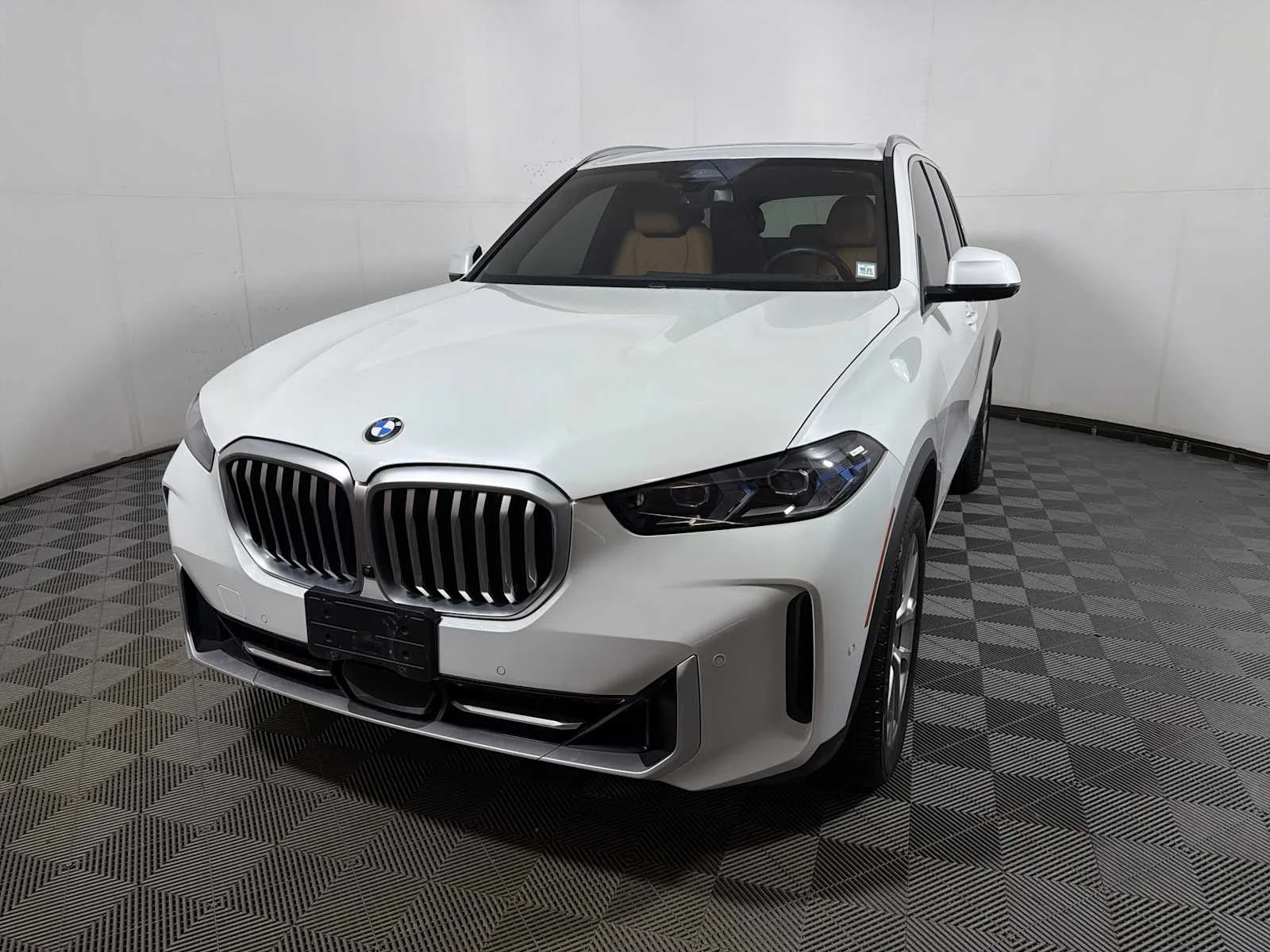Certified Used 2024 Mineral White Metallic BMW xDrive40i image 3
