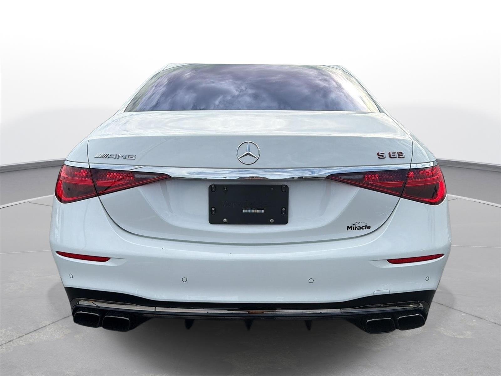 Used 2024 MANUFAKTUR Moonlight White Metallic Mercedes-Benz AMG® S 63 E image 7