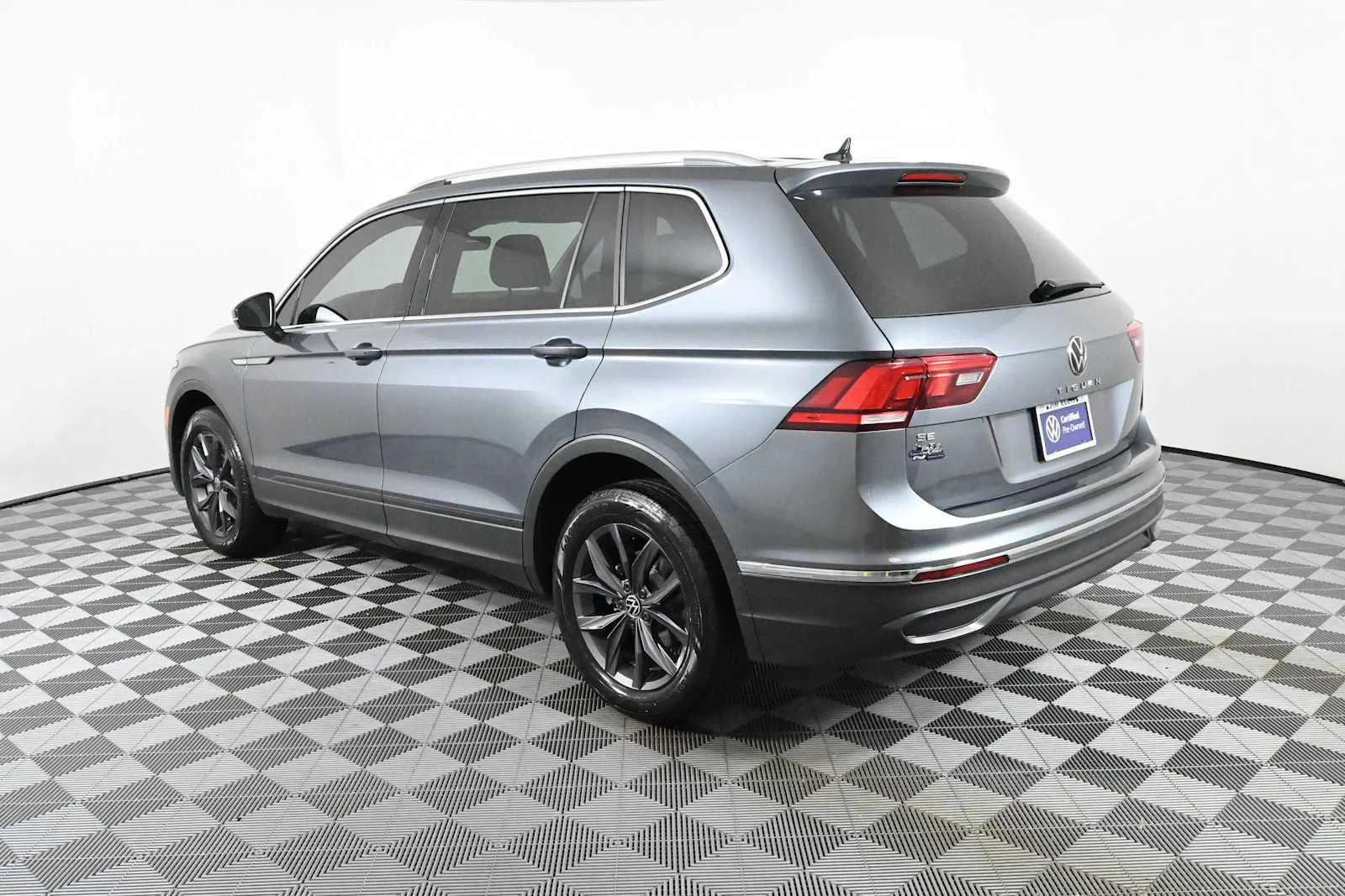 Certified Used 2024 Platinum Gray Metallic Volkswagen SE image 6