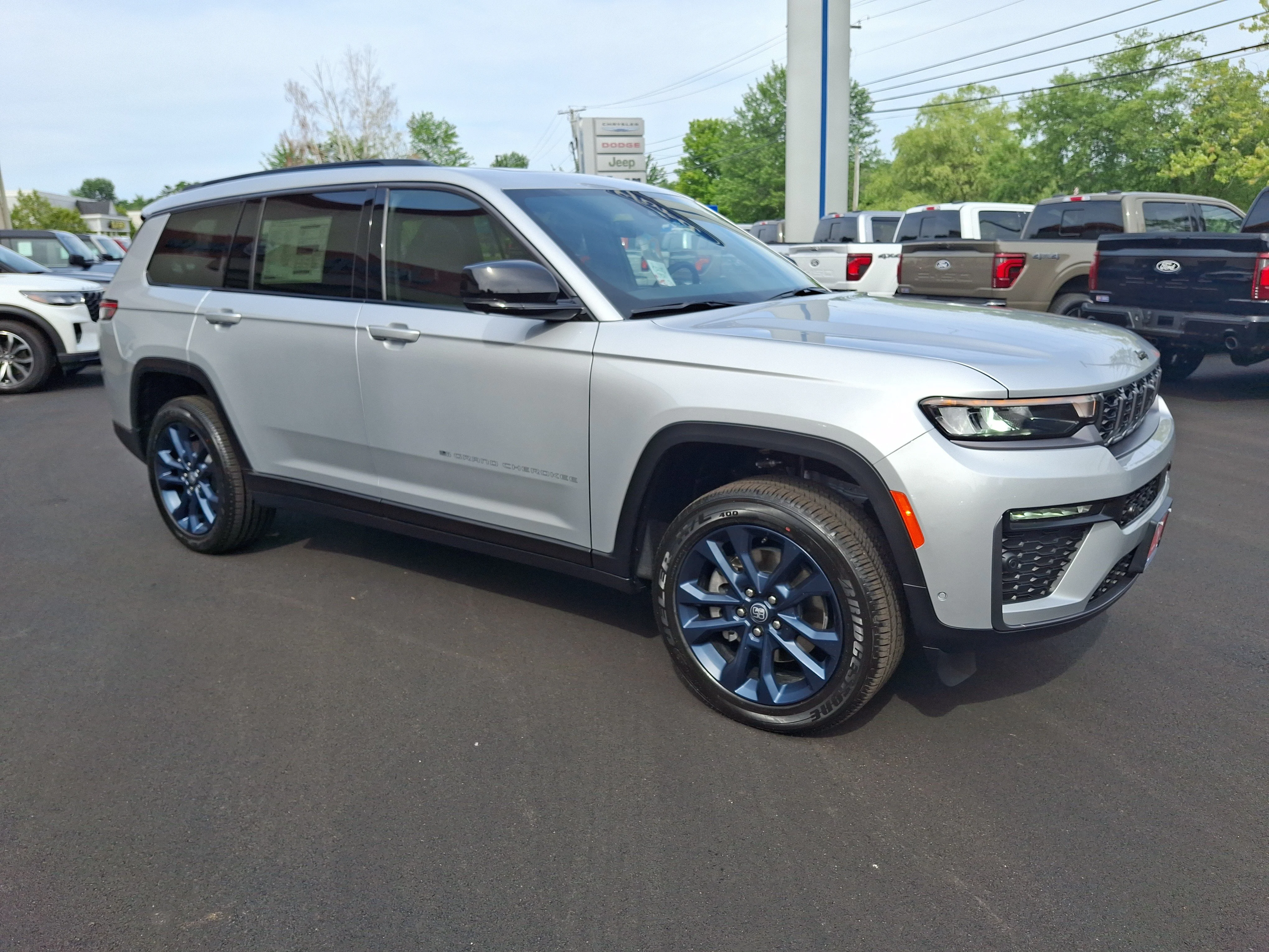 New 2026 Silver Zynith Exterior Paint Jeep 85th Anniversary Edition image 5
