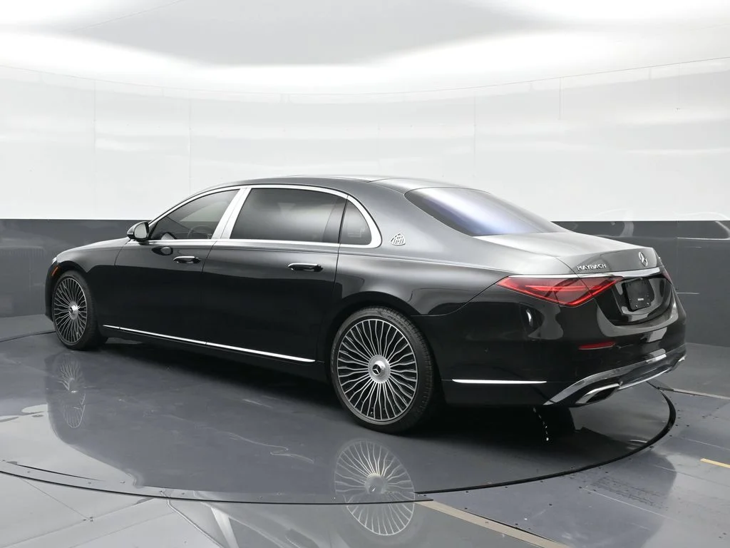 Used 2025  Mercedes-Benz Maybach S 580 image 2