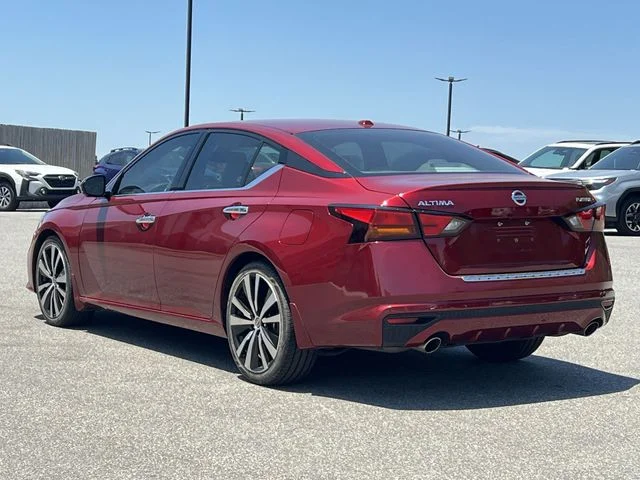 Used 2020 Red Nissan 2.5 Platinum image 11