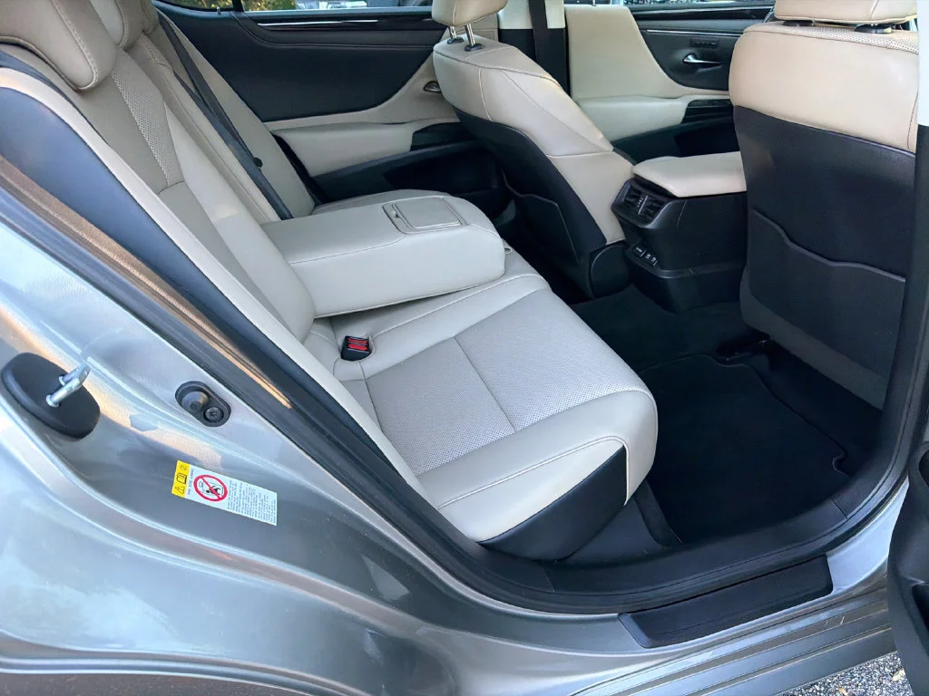 Used 2019 Silver Lexus 350 image 15