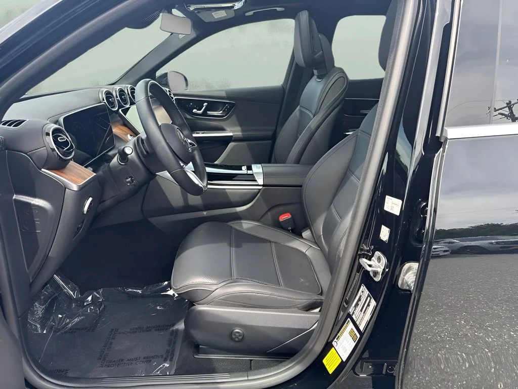 Used 2025 Black Mercedes-Benz GLC 300 image 5