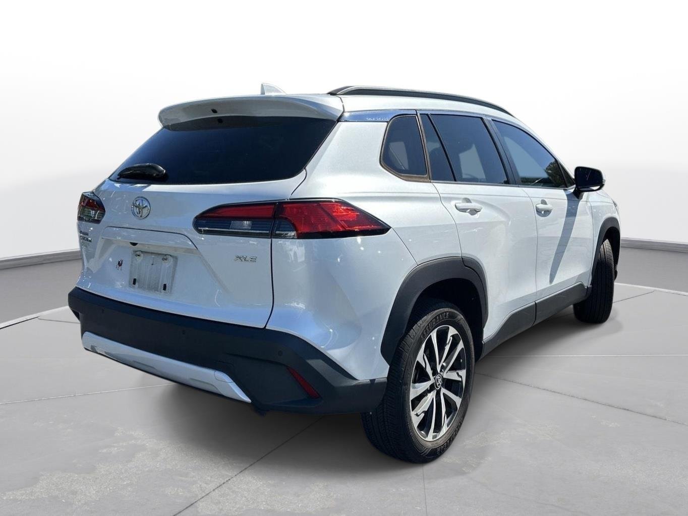 Used 2022 Wind Chill Pearl Toyota XLE image 6