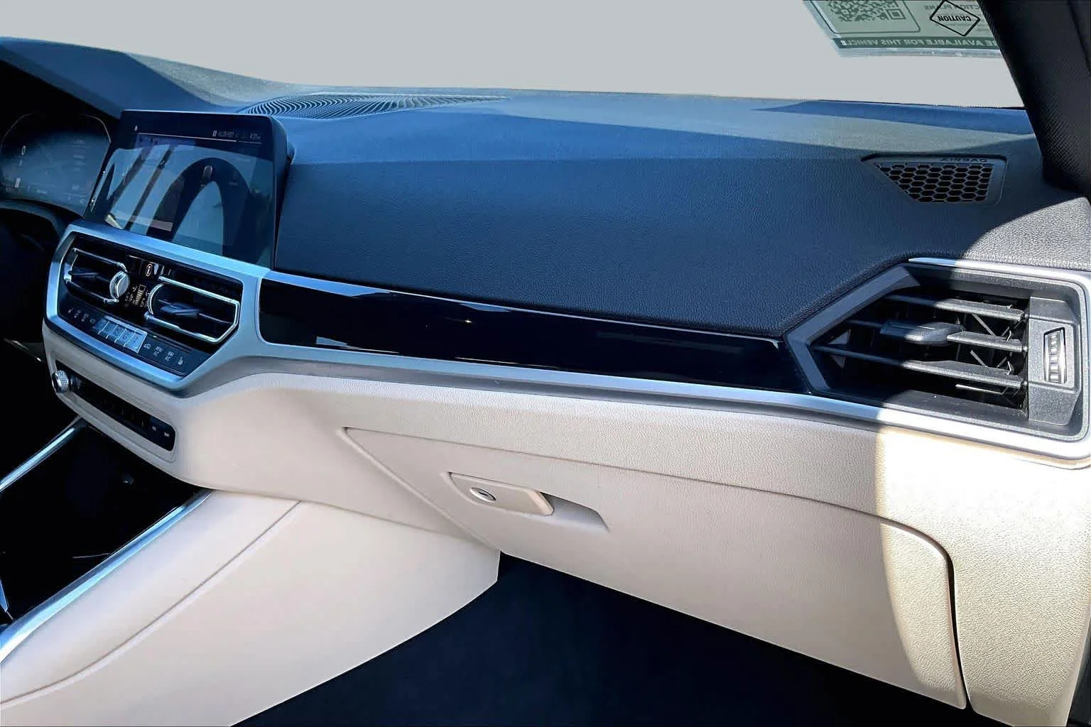 Used 2019 Alpine White BMW 330i image 17
