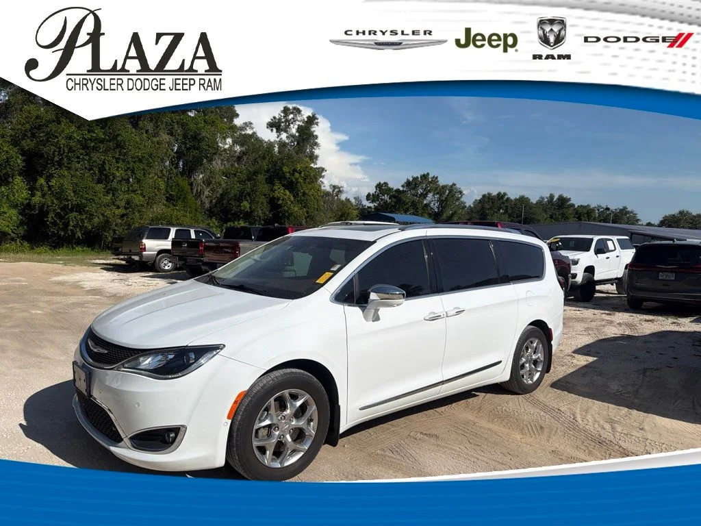 2019 Chrysler Pacifica Limited's photo