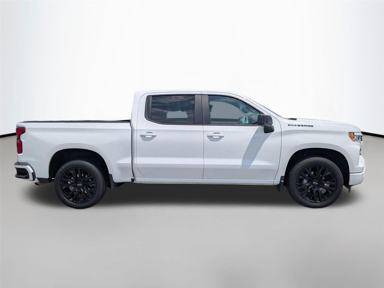 Used 2022 Summit White Chevrolet RST image 4