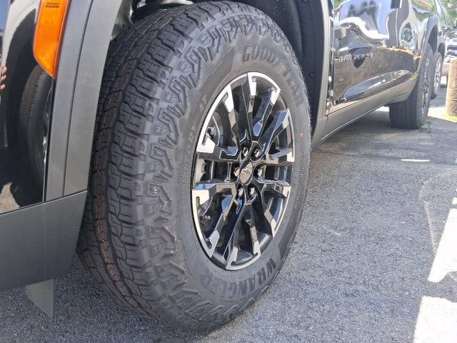 New 2026 Mosaic Black Metallic Chevrolet Z71 image 5