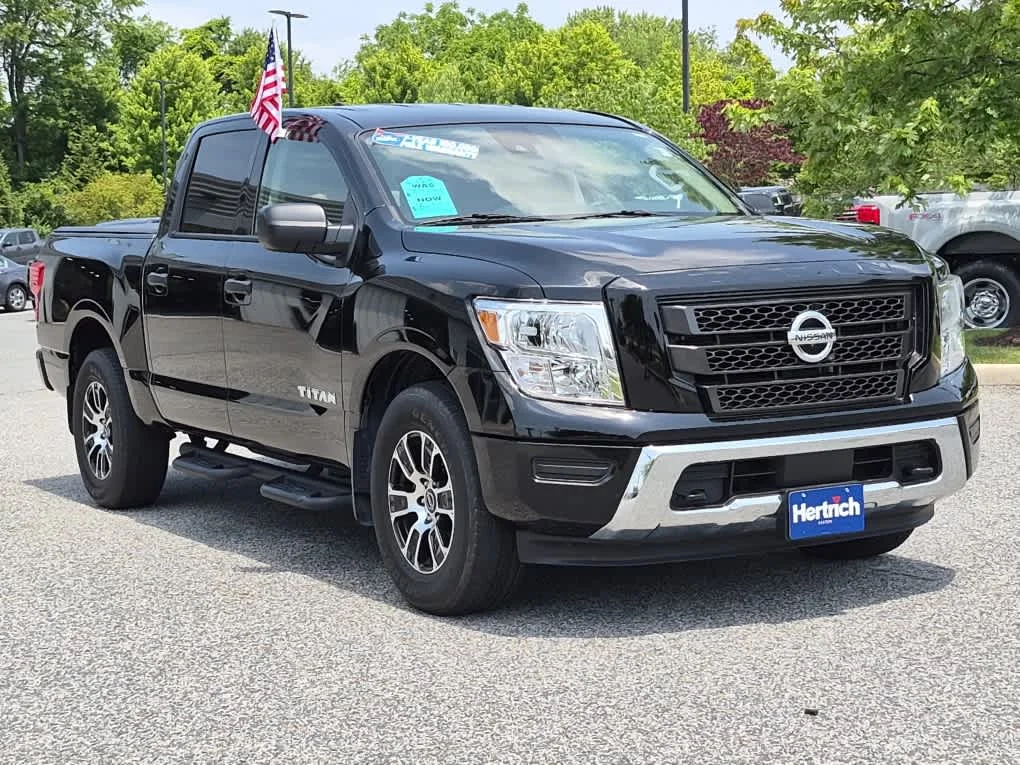 Certified Used 2023 Super Black Nissan SV image 2