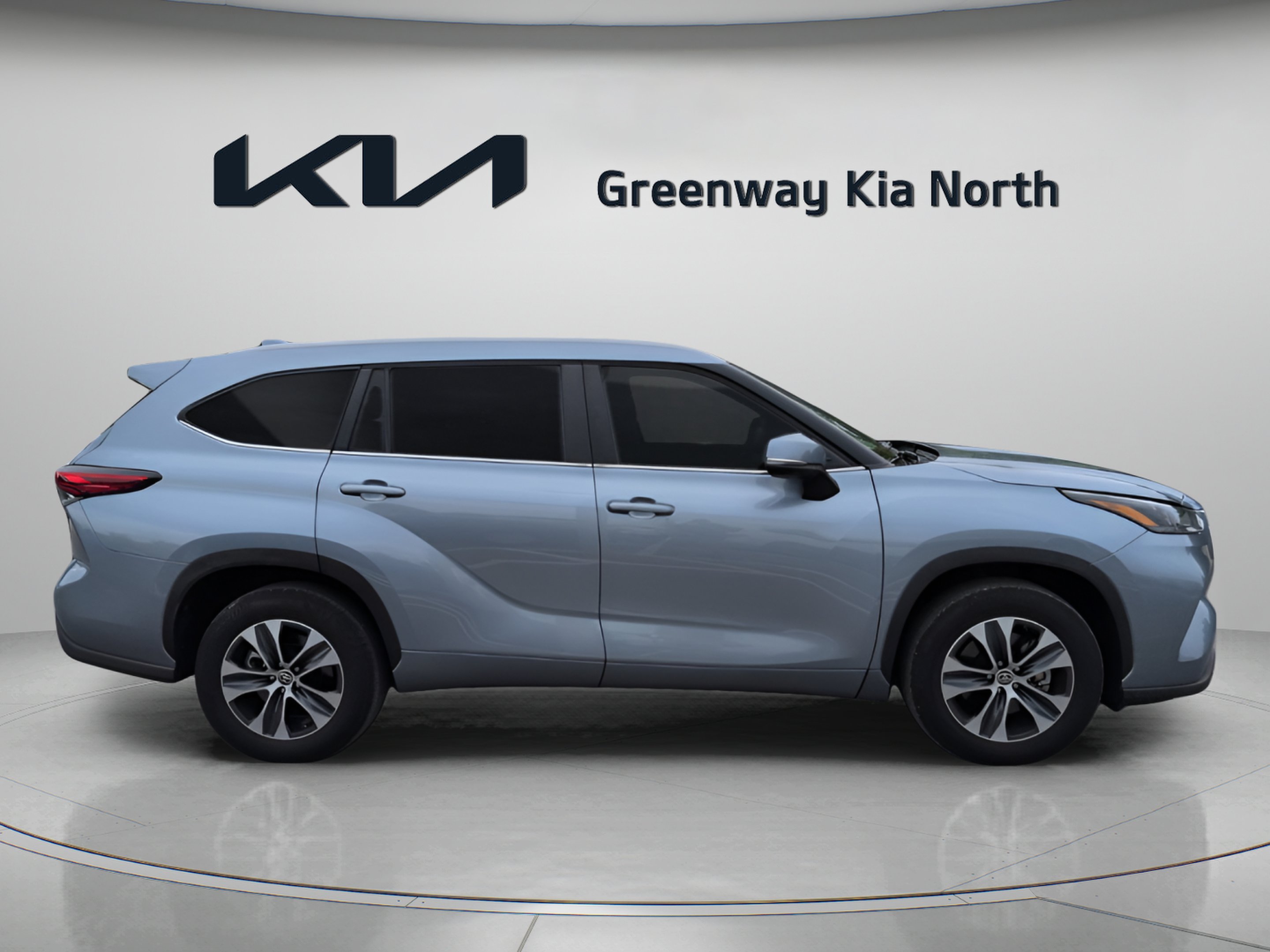 Used 2023 Moon Dust Toyota XLE image 9