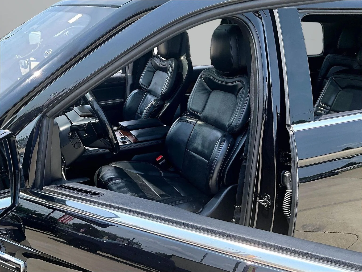Used 2020 Black Lincoln Reserve image 25