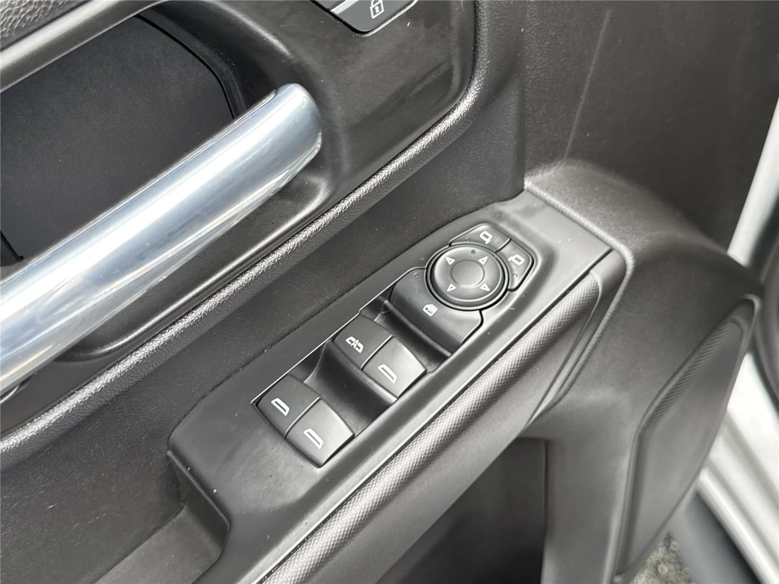 Used 2021 SILVER ICE METALLIC Chevrolet Custom image 18