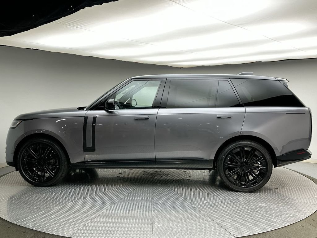 New 2026 Eiger Grey Land Rover SE image 2