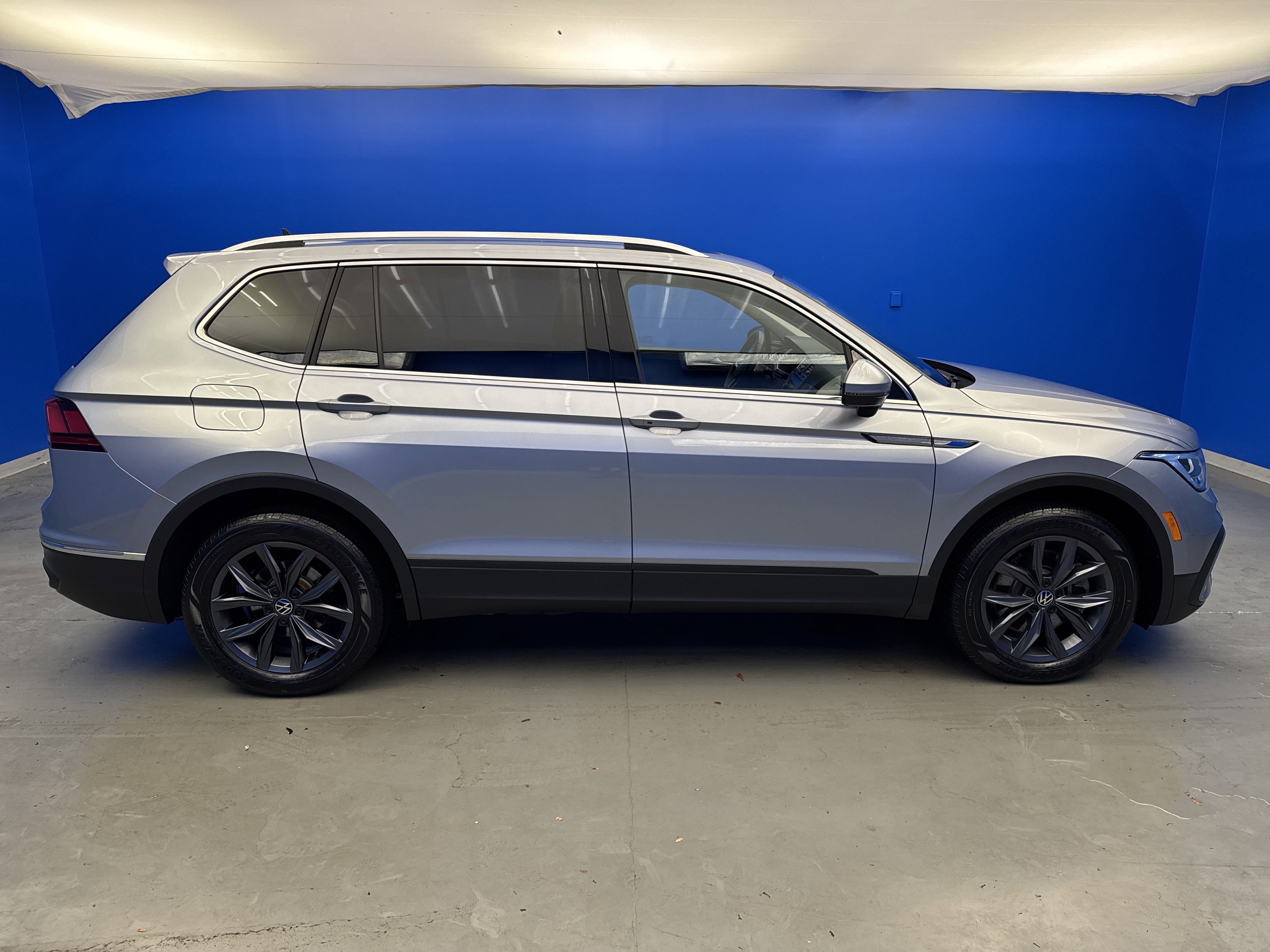 2022 Volkswagen Tiguan SE photo 2