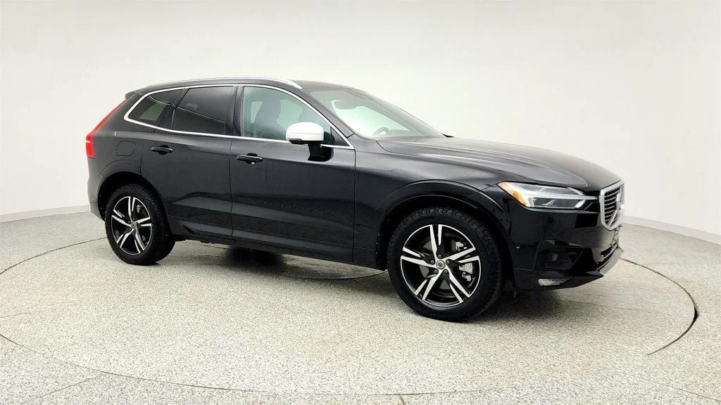 Used 2018 Onyx Black Metallic Volvo T6 AWD R-Design w/ Convenience/Advanced Pkgs + 4 Corner Air Susp image 3