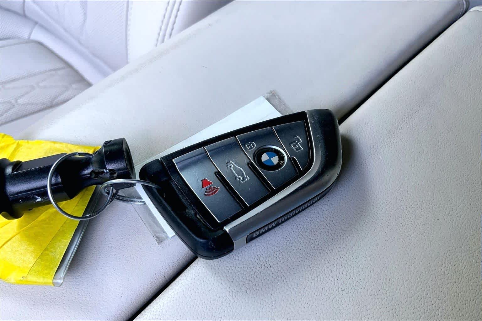Used 2021 Alpine White BMW xDrive40i image 14