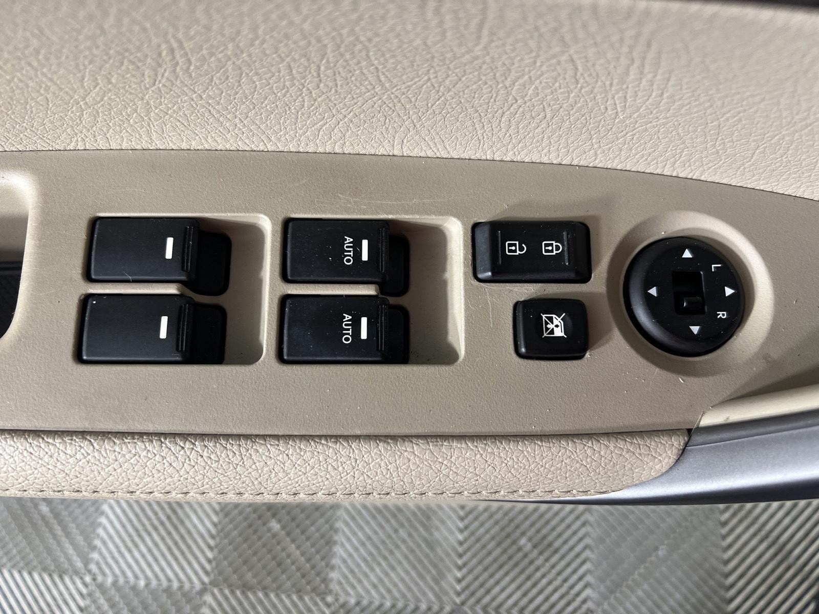 Used 2015 Snow White Pearl Kia EX image 23