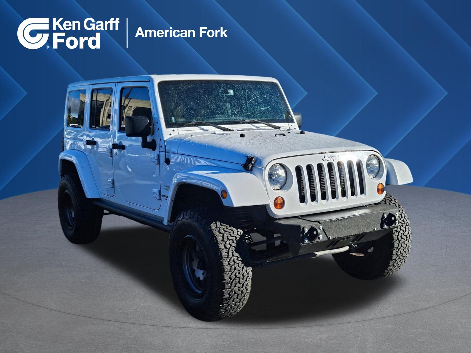 Used 2013 Bright White Clearcoat Jeep Sahara image 1