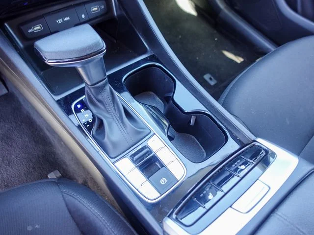 Used 2024 White Hyundai SEL image 20