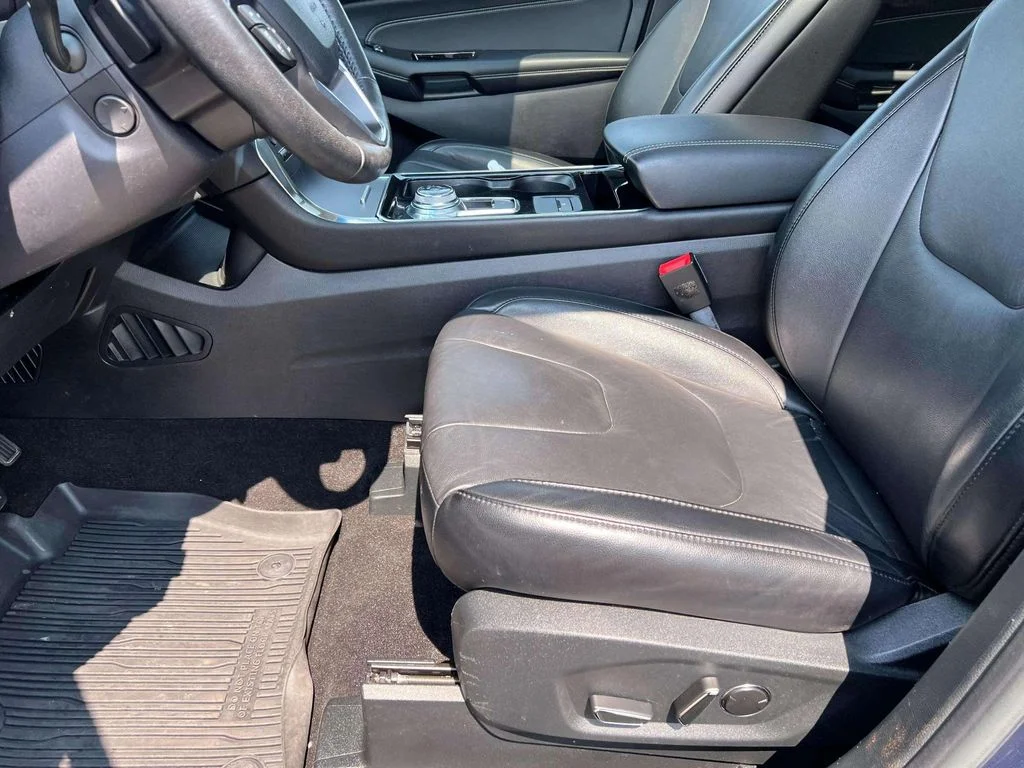 Used 2019 Blue Metallic Ford Titanium image 17
