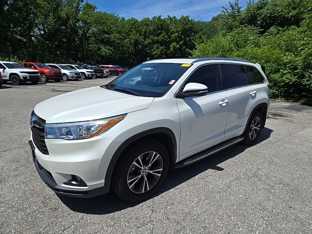 Used 2016 Toyota Highlander XLE with VIN 5TDKKRFH1GS162411 for sale in Kansas City