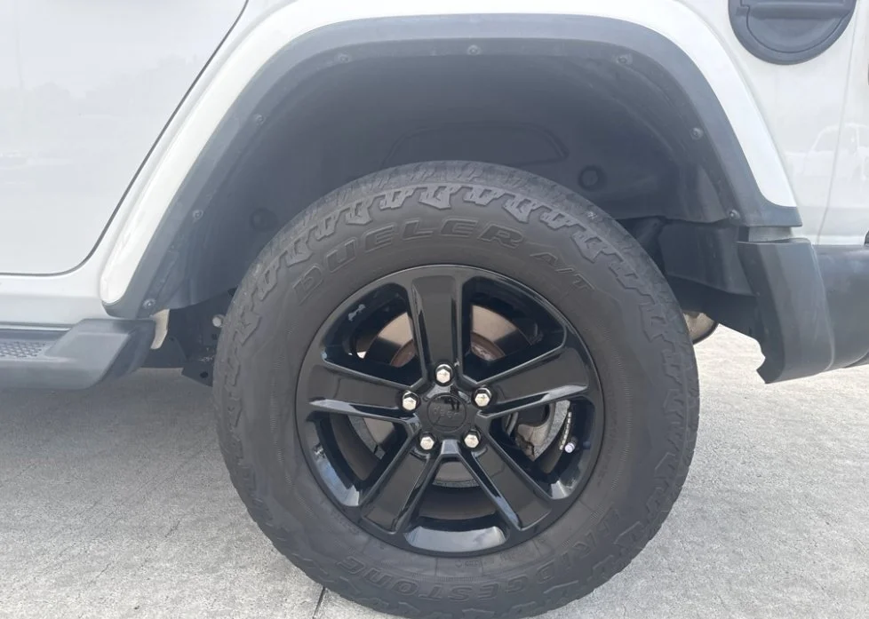 Used 2021 White Jeep Unlimited Sahara Altitude image 4