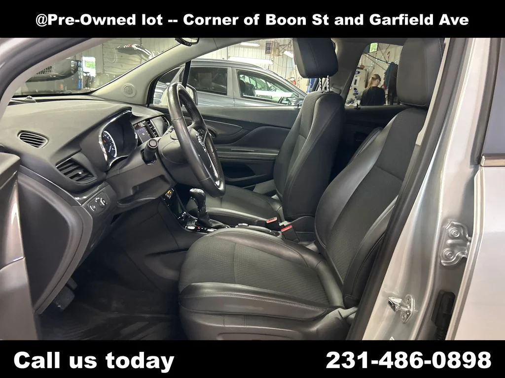 Used 2022 Silver Buick Preferred image 14