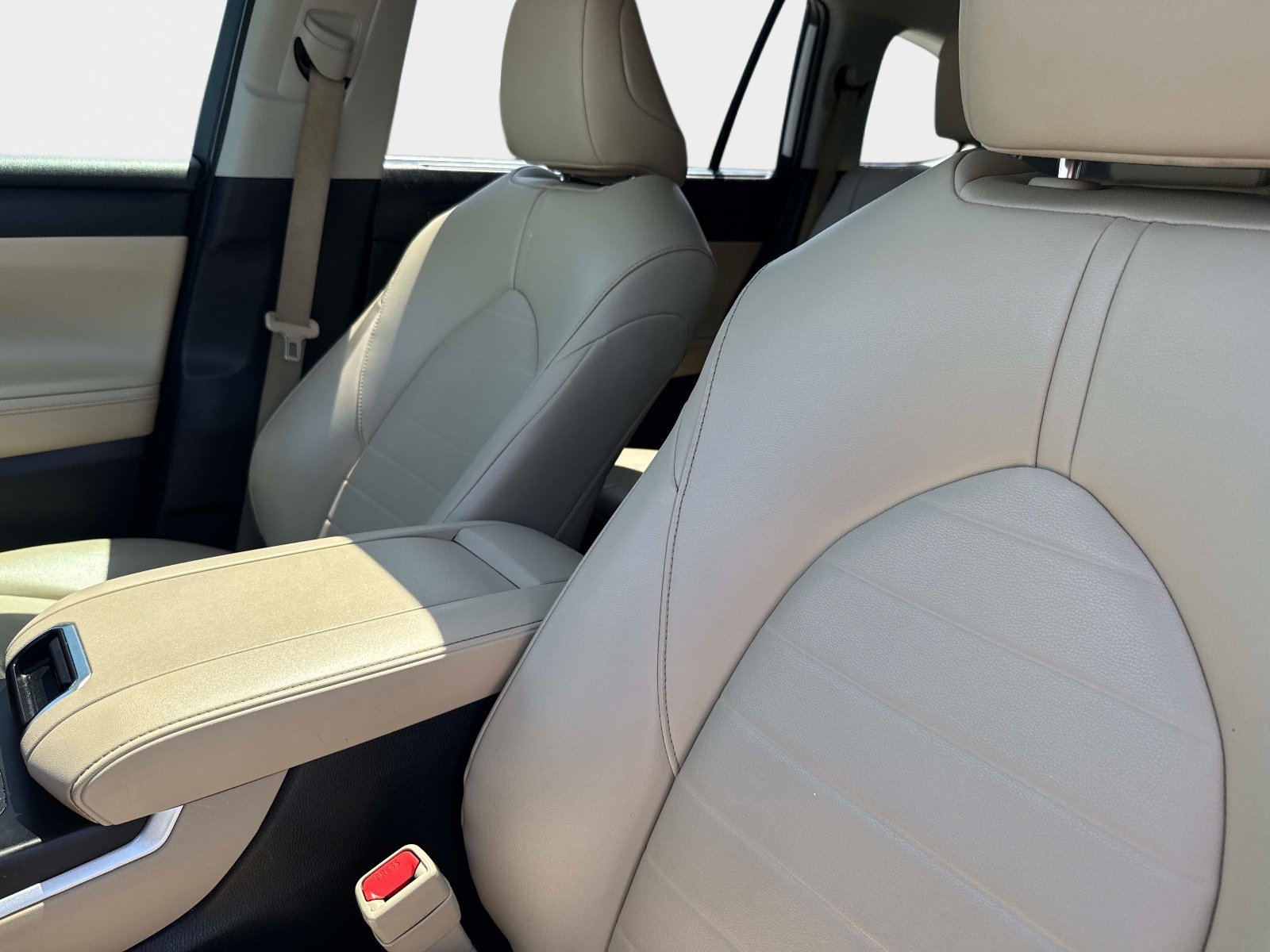 Used 2023 Wind Chill Pearl Toyota XLE image 20