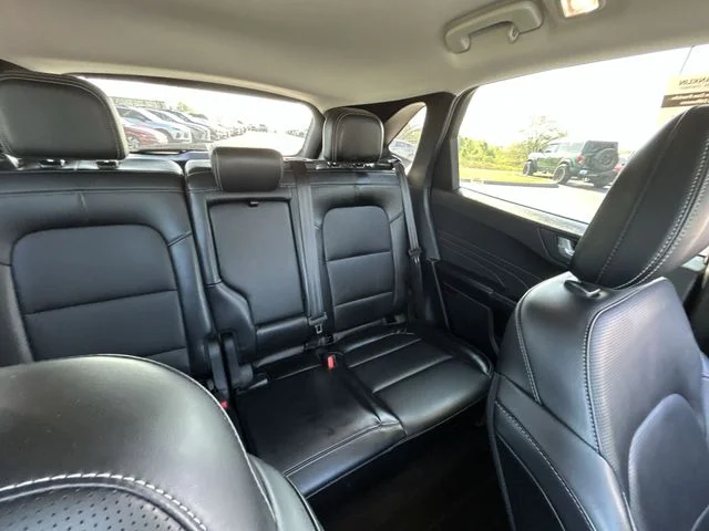 Used 2025  Ford Platinum image 15