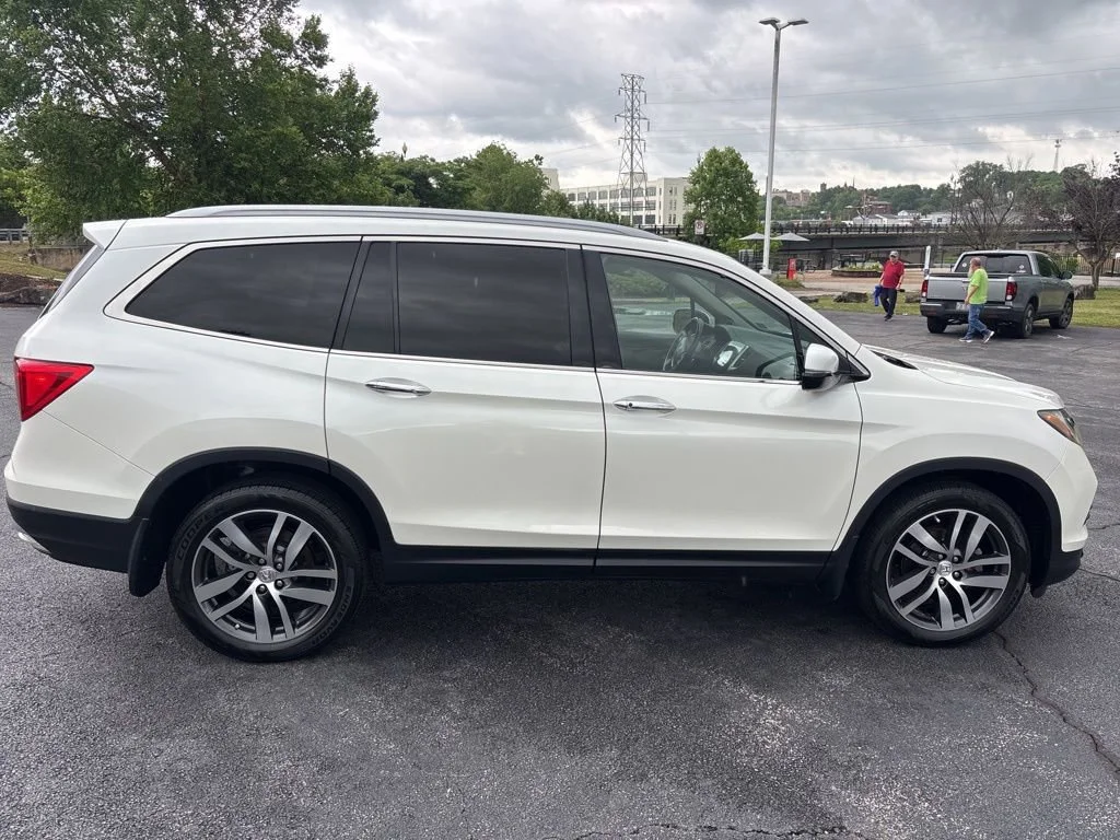 Used 2017 White Diamond Pearl Honda Elite image 7