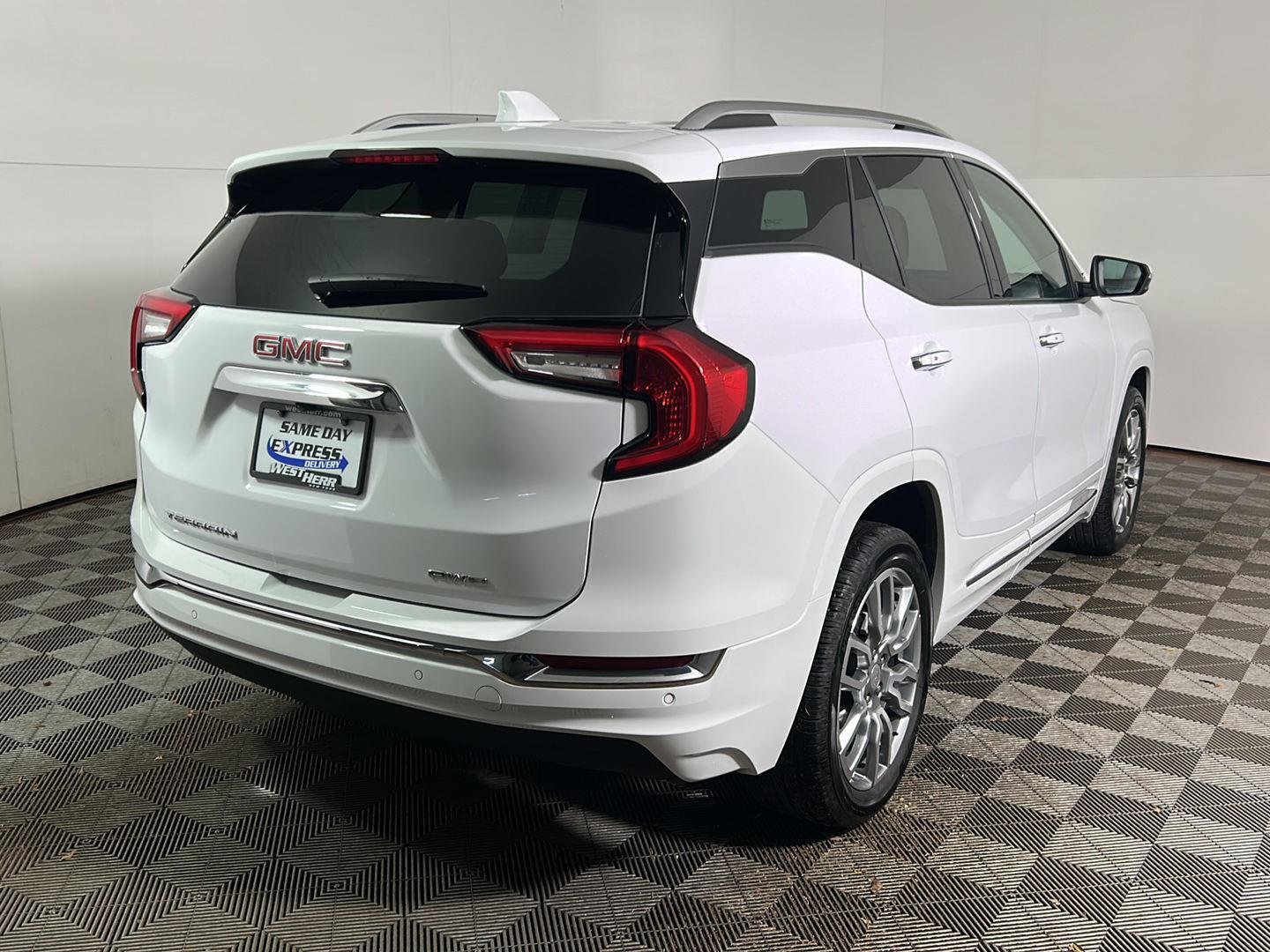 Used 2024 Summit White GMC Denali image 7