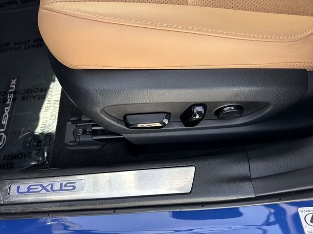 Certified Used 2025  Lexus 300h Premium image 12